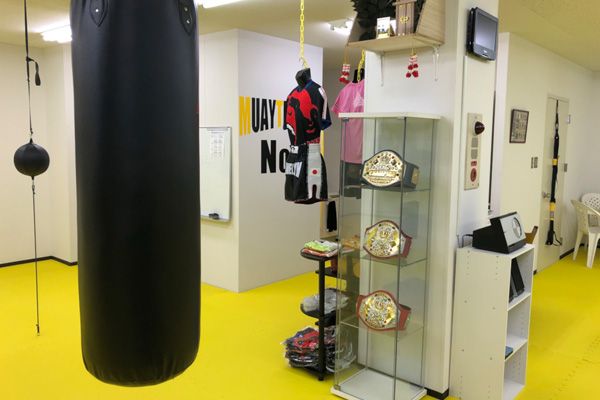 日出店店舗内