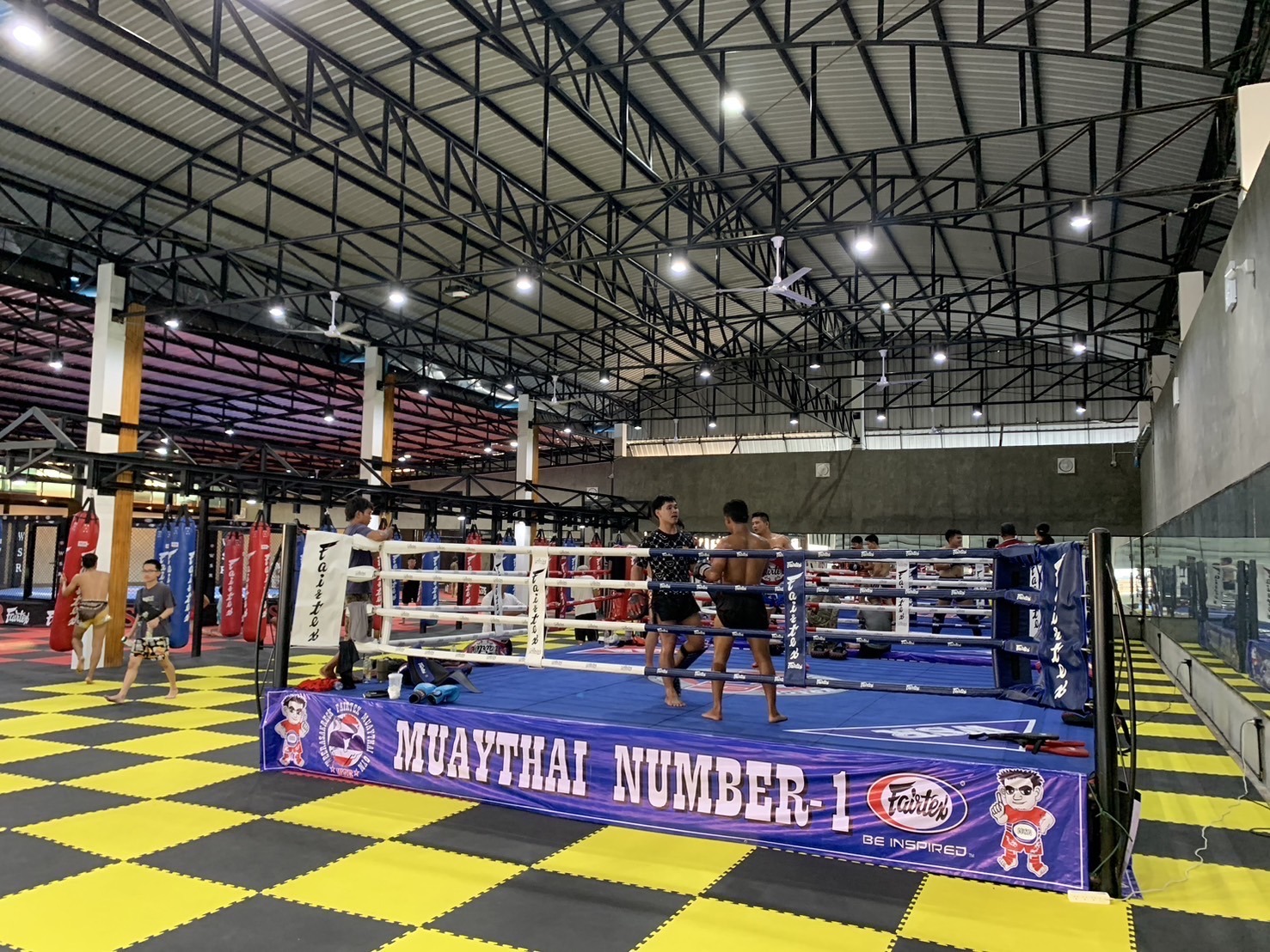 タイの店舗内リング